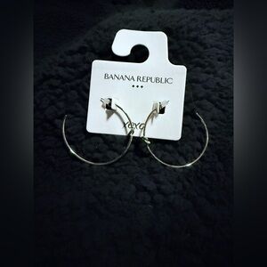 Banana Republic XOXO Gold Tone Hoop Fashion Earrings NWT